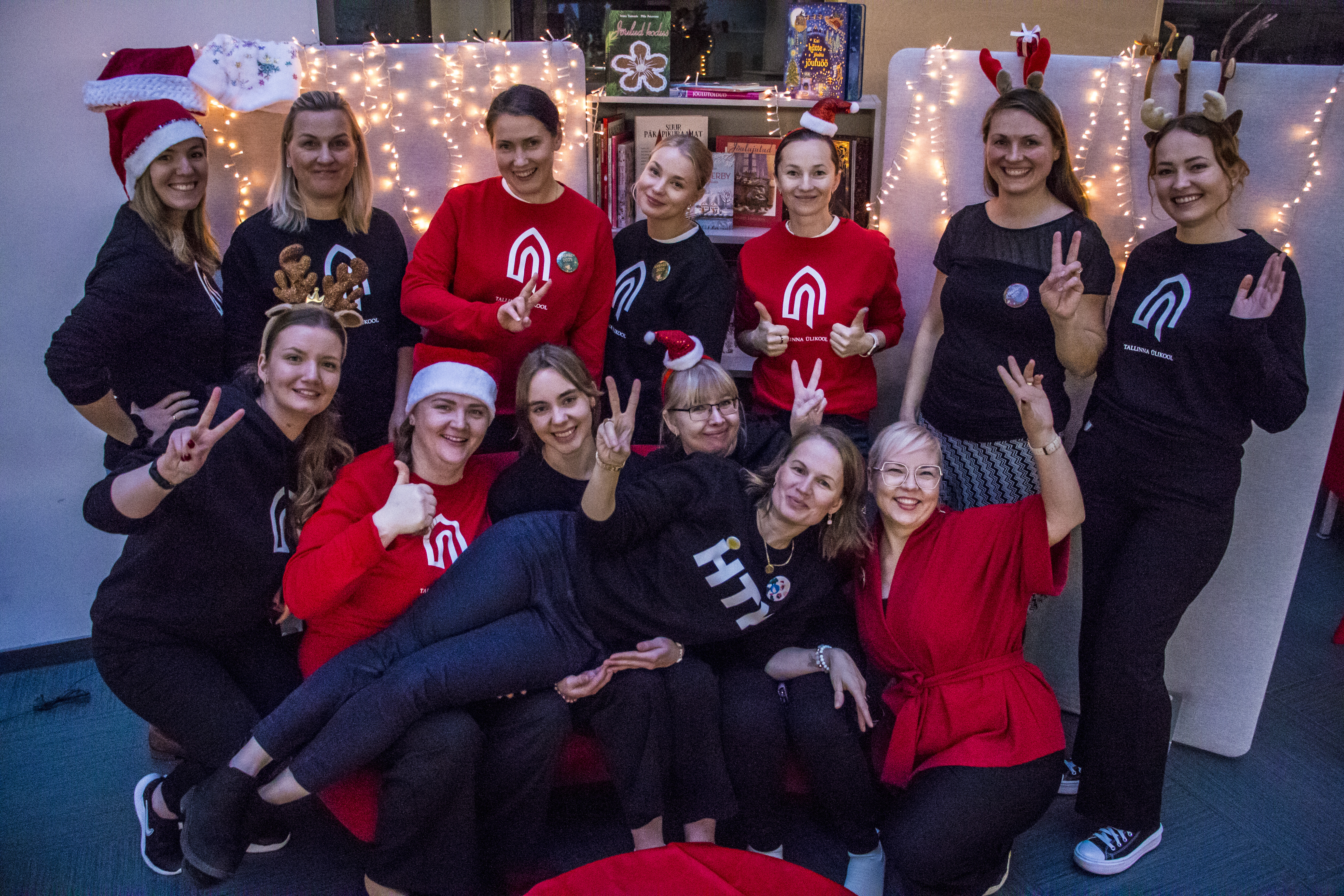 Perepäeva korraldustiim (ülevalt alla ja vasakult paremale): Natalja, Geila, Kerstin, Kirgit, Maarja, Triin, Kelli, Teele, Evelyn, Ketlin, Kaire, Elyna ja Heddi