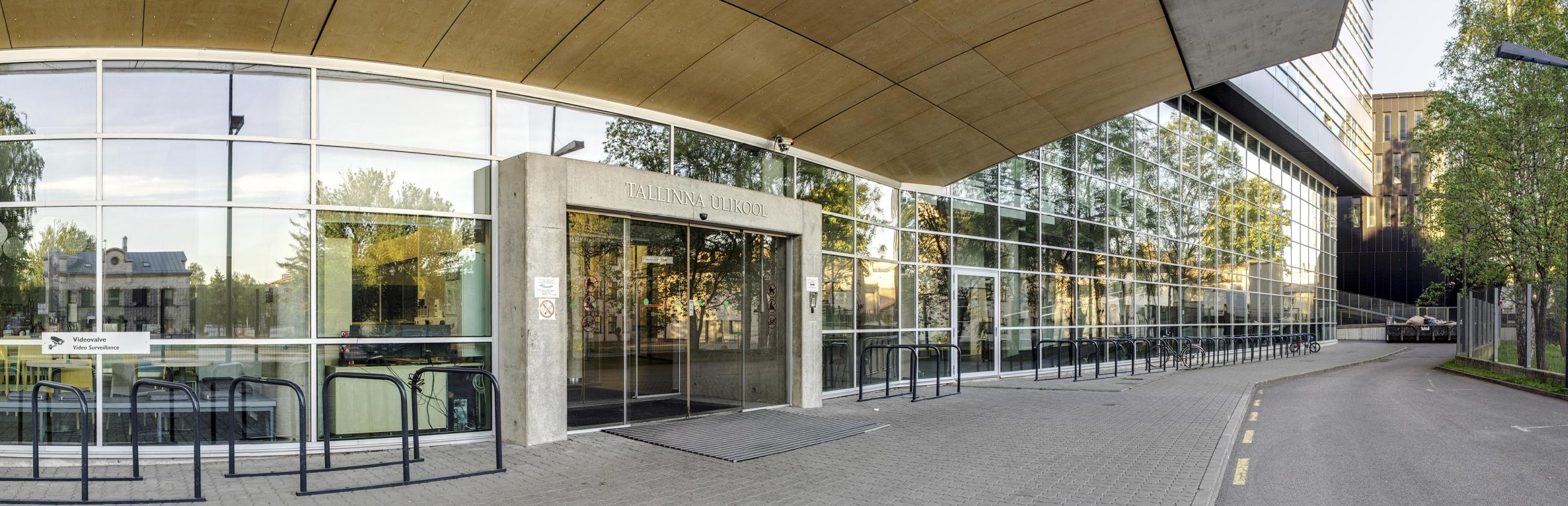 Tallinna Ülikooli Mare maja sissekäik