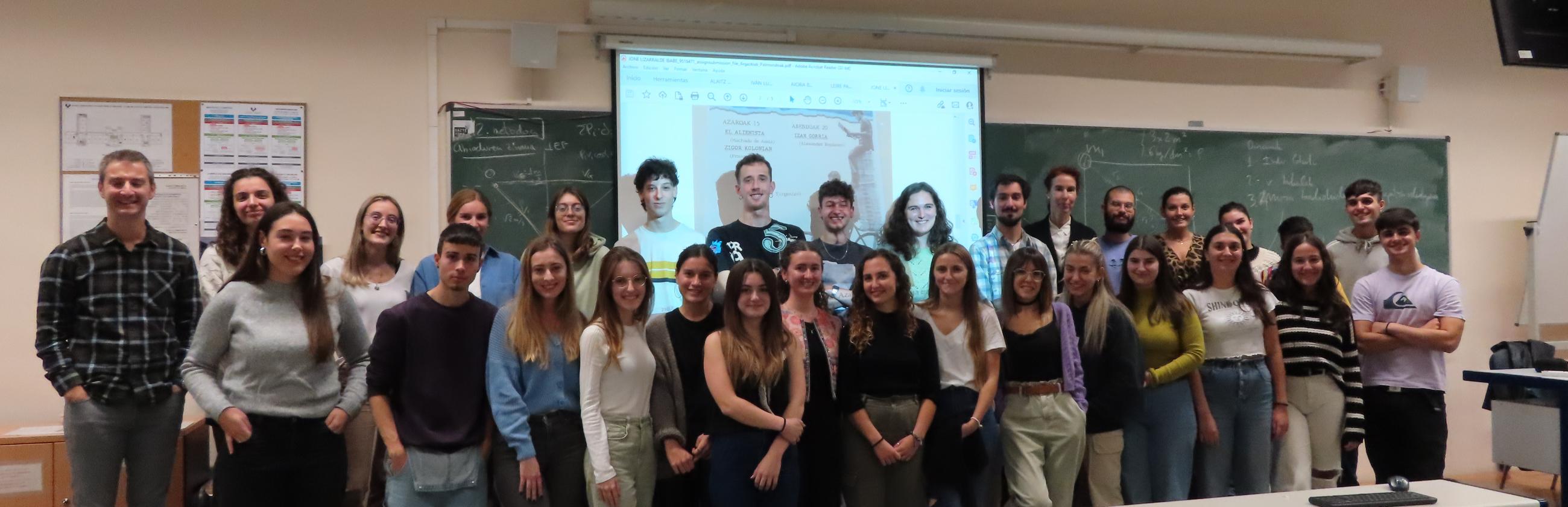 Dr. Ibon Manterola and Professor Anastassia Zabrodskaja with a group of students from the Universidad del País Vasco / Euskal Herriko Unibertsitatea, Hizkuntzalaritza eta Euskal Ikasketak Saila / Department of Linguistics and Basque Studies