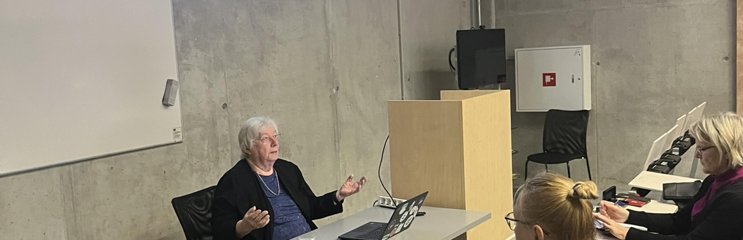 Marju Lauristin Tallinna Ülikoolis lugemisuuringut tutvustamas