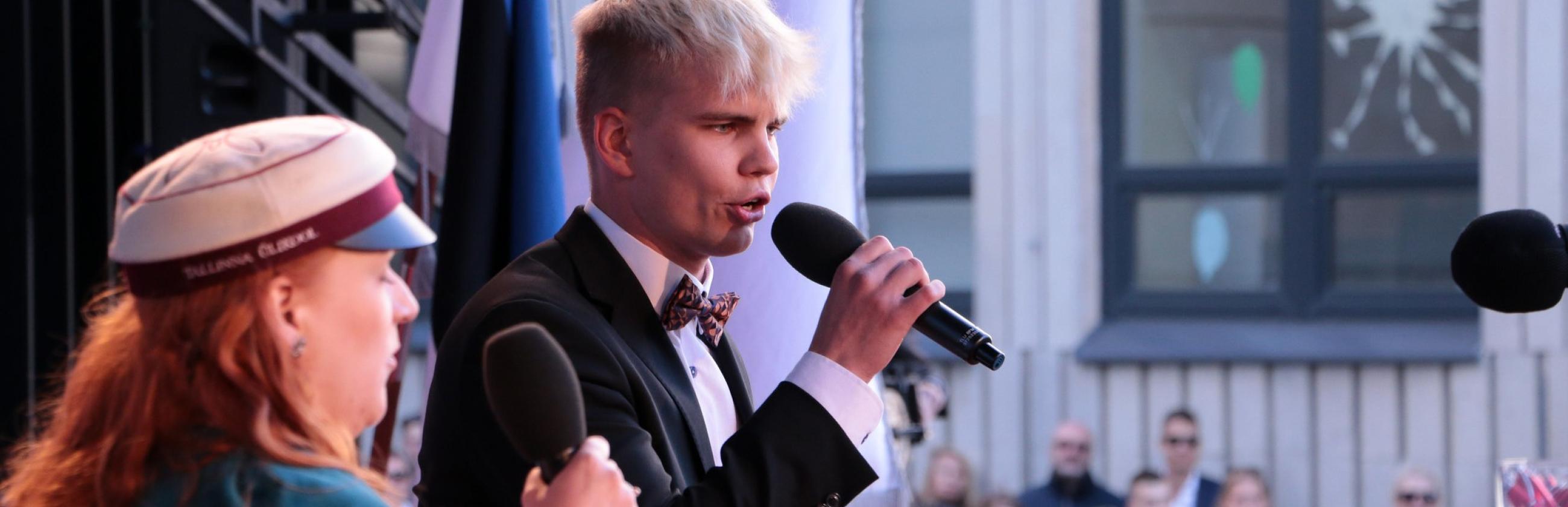 Roland Teeäär räpib