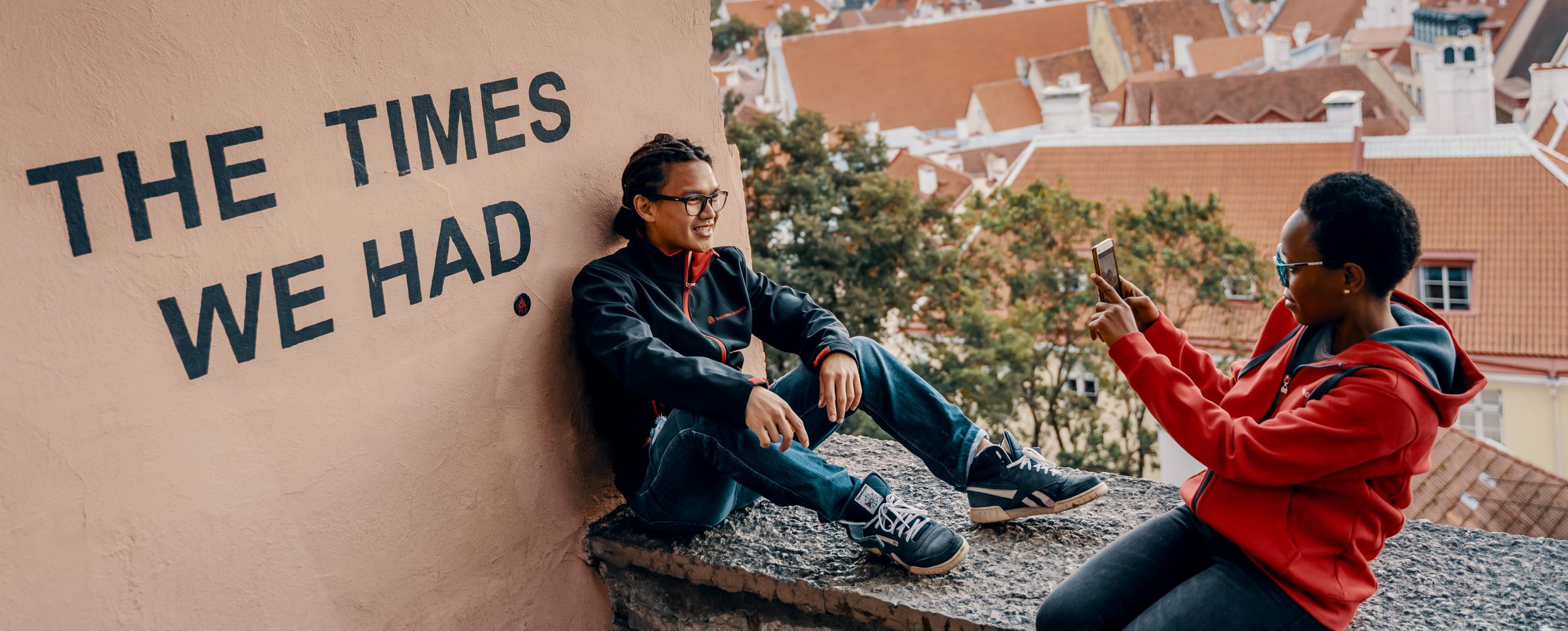 Photo of our students at a popular photo location in Tallinn oldtown