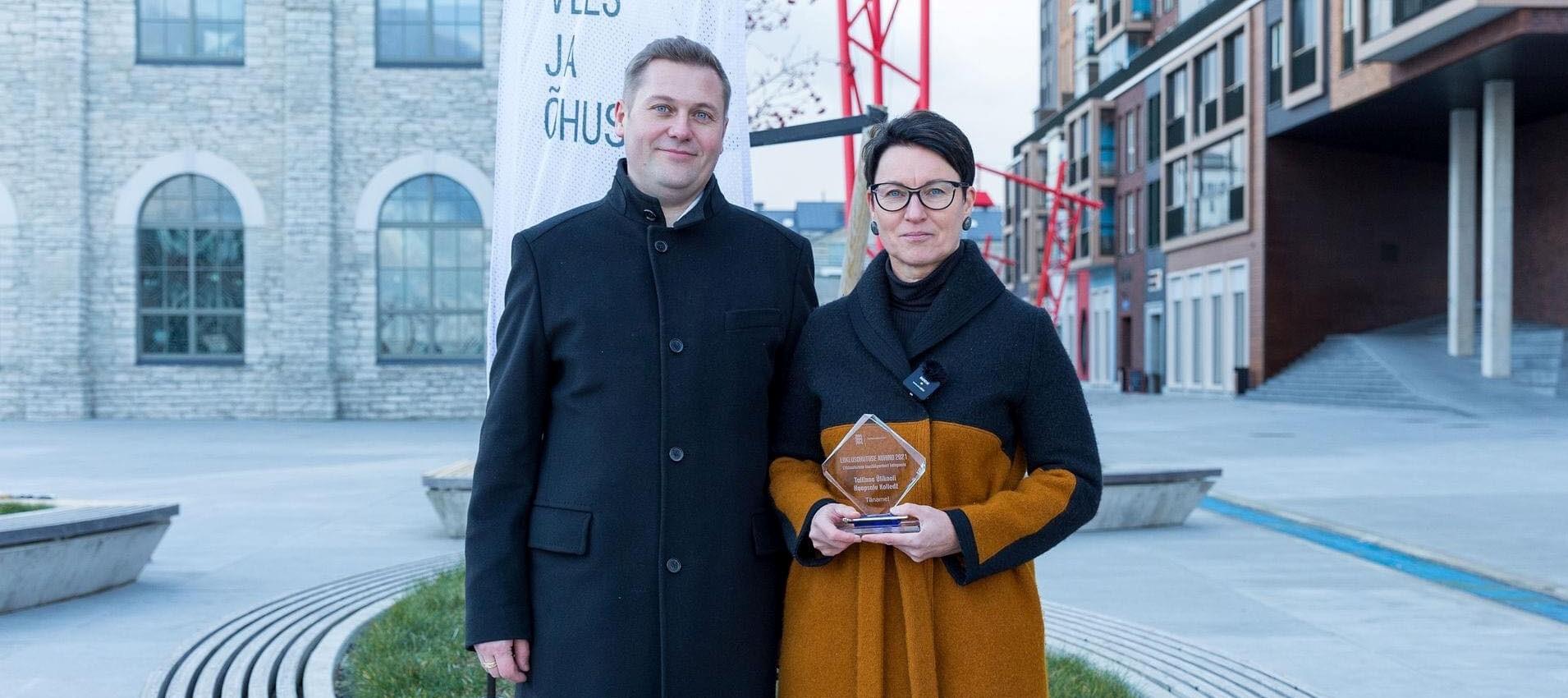 Transpordiameti liikuvuse korraldamise teenistuse direktor Joel Jesse ja Haapsalu kolledži juht Heli Kaldas. Foto transpordiamet