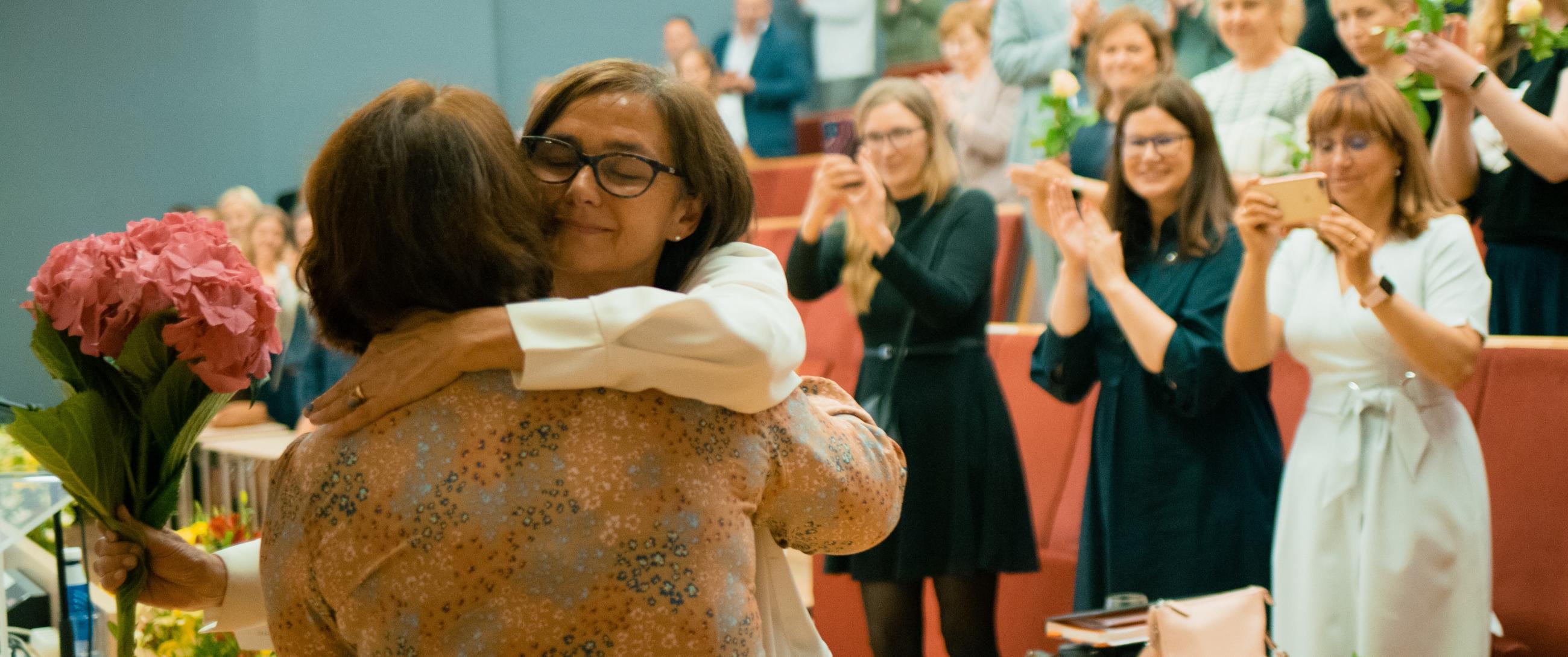 Fotol Larissa Jõgi andragoogika eriala 35. aastapäeva üritusel