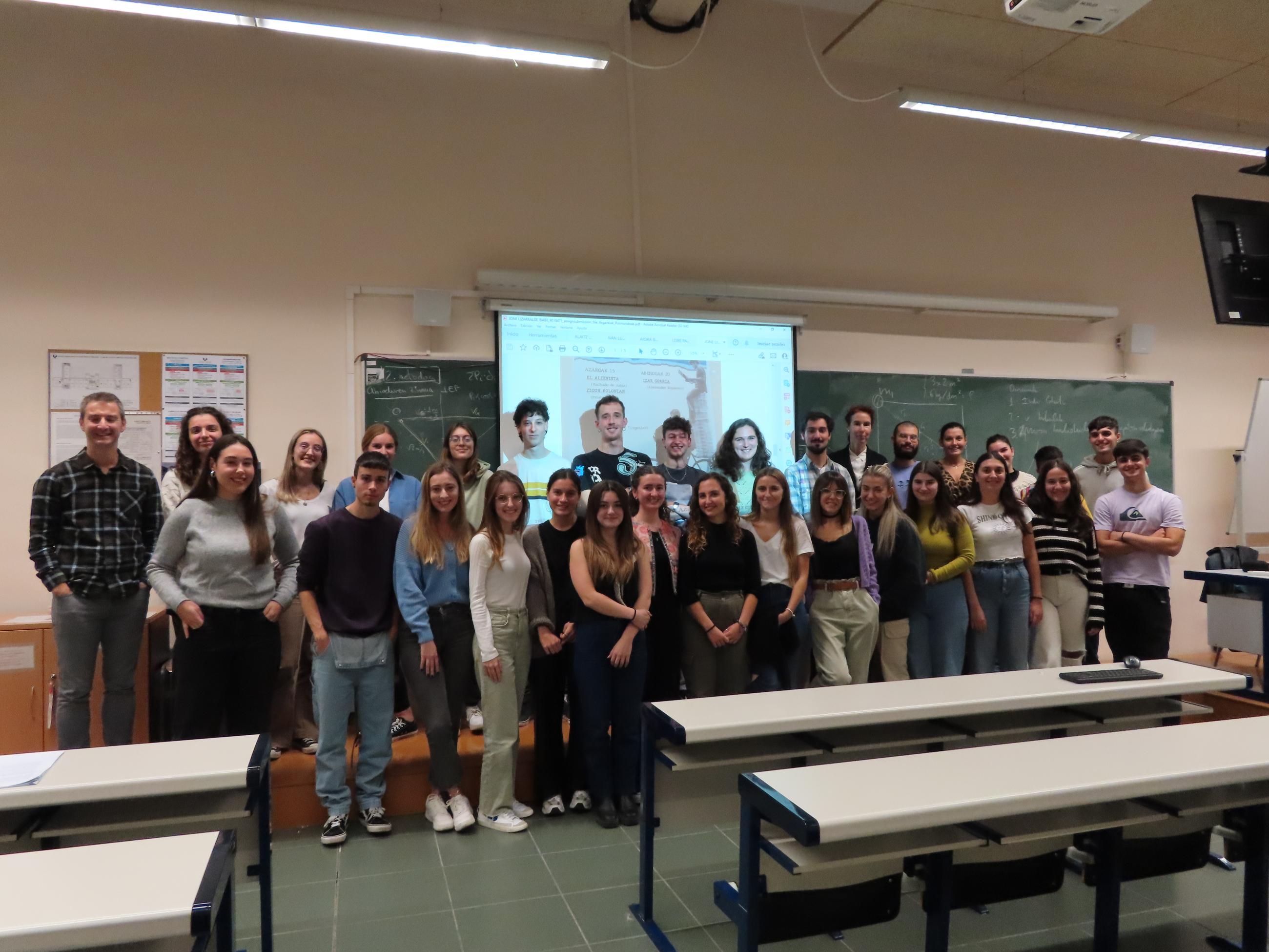 Dr. Ibon Manterola and Professor Anastassia Zabrodskaja with a group of students from the Universidad del País Vasco / Euskal Herriko Unibertsitatea, Hizkuntzalaritza eta Euskal Ikasketak Saila / Department of Linguistics and Basque Studies