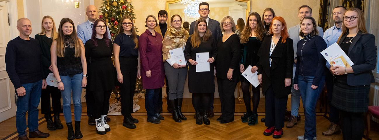 Foto: Tallinna linna koduleht/Aleksandr Guzhov Tallinna raestipendiumi 15-st stipentaati rivis.