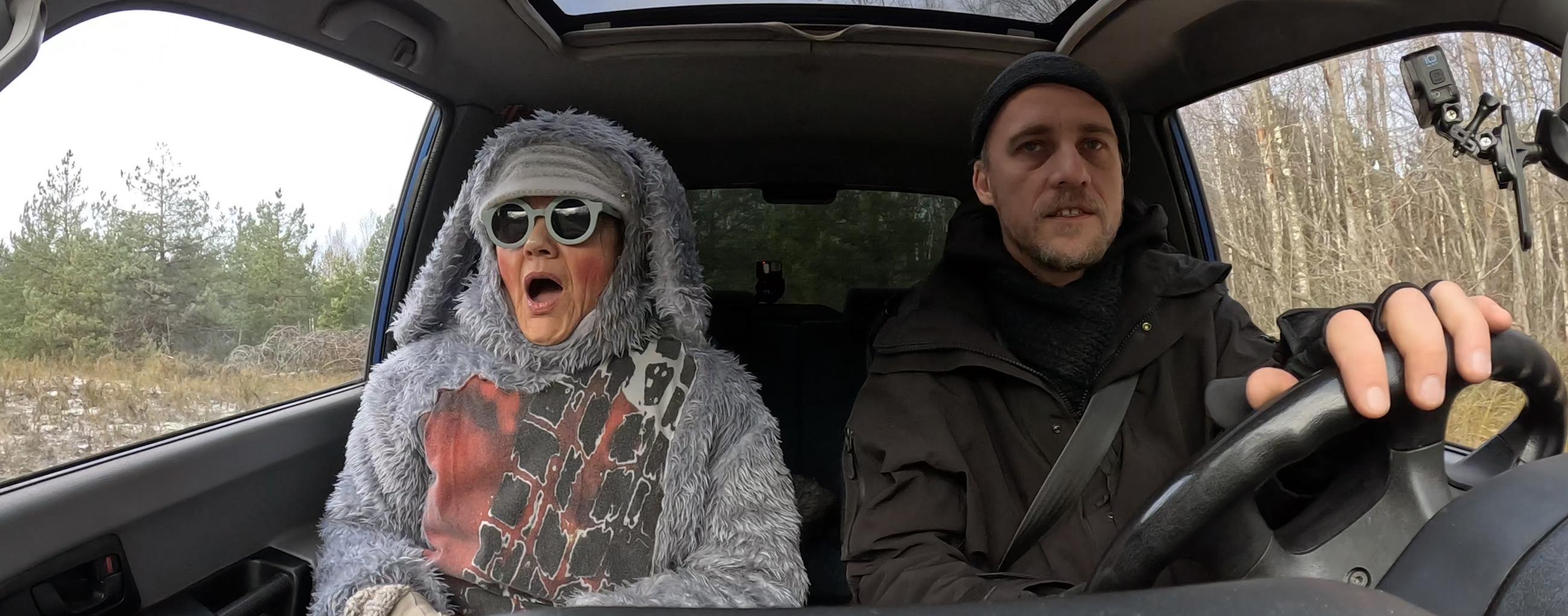 Kuvatõmmis filmist - jänes ja autojuht