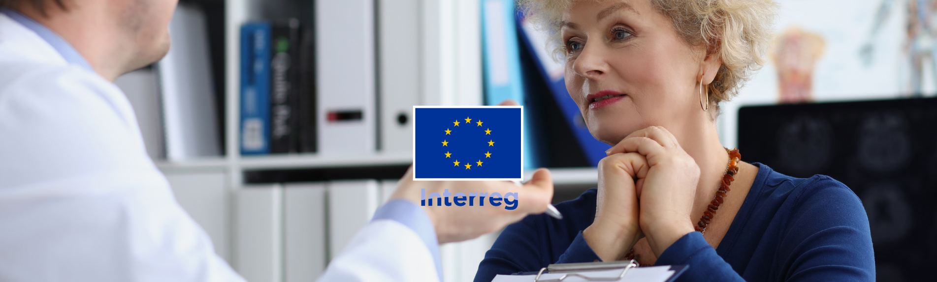 Interreg logo koos taustapildiga vanemast töötajast