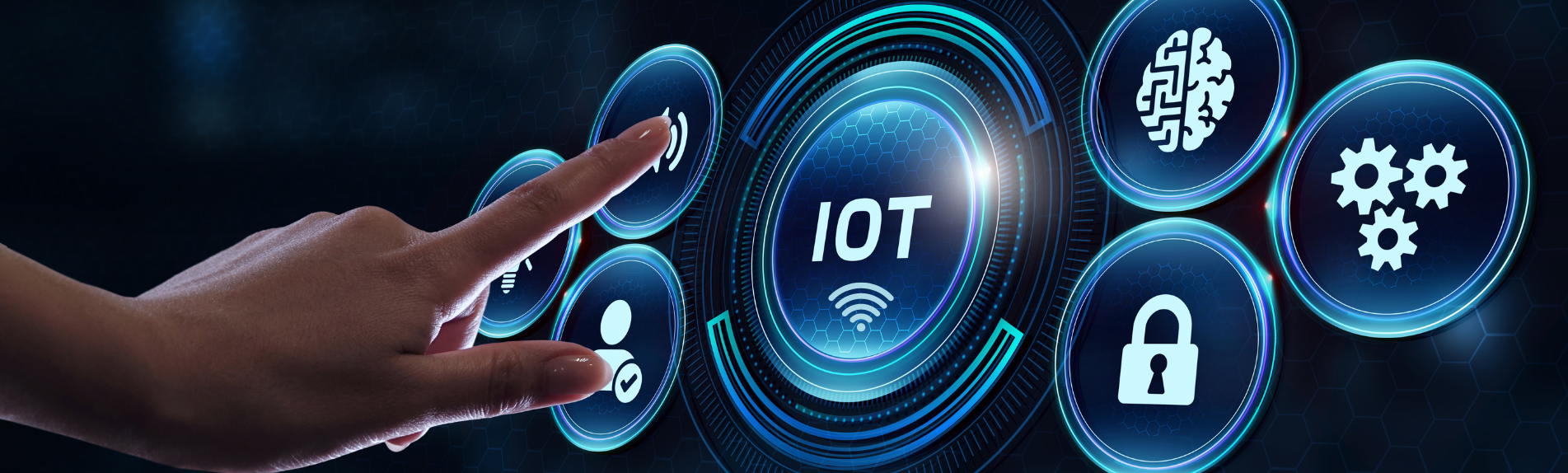 Käsi mis vajutab nuppu IOT