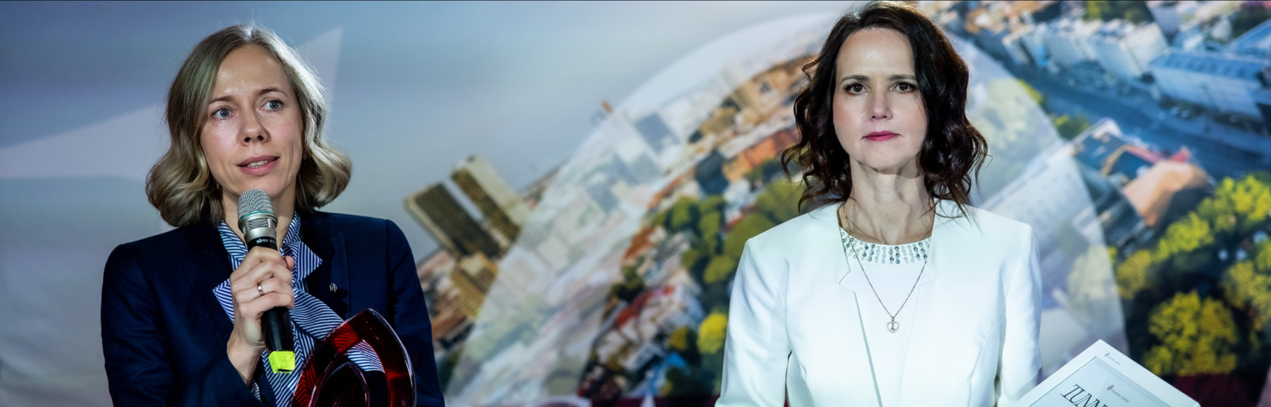Tallinna Ülikooli 2023. aasta haridusuuenduse auhinna üleandmine. Pildil (paremalt) Tallinna Ülikooli haridusinnovatsiooni prorektor Kristi Klaasmägi ja haridusteaduste instituudi direktor Tiia Õun 2023. aasta auhinna üleandmine