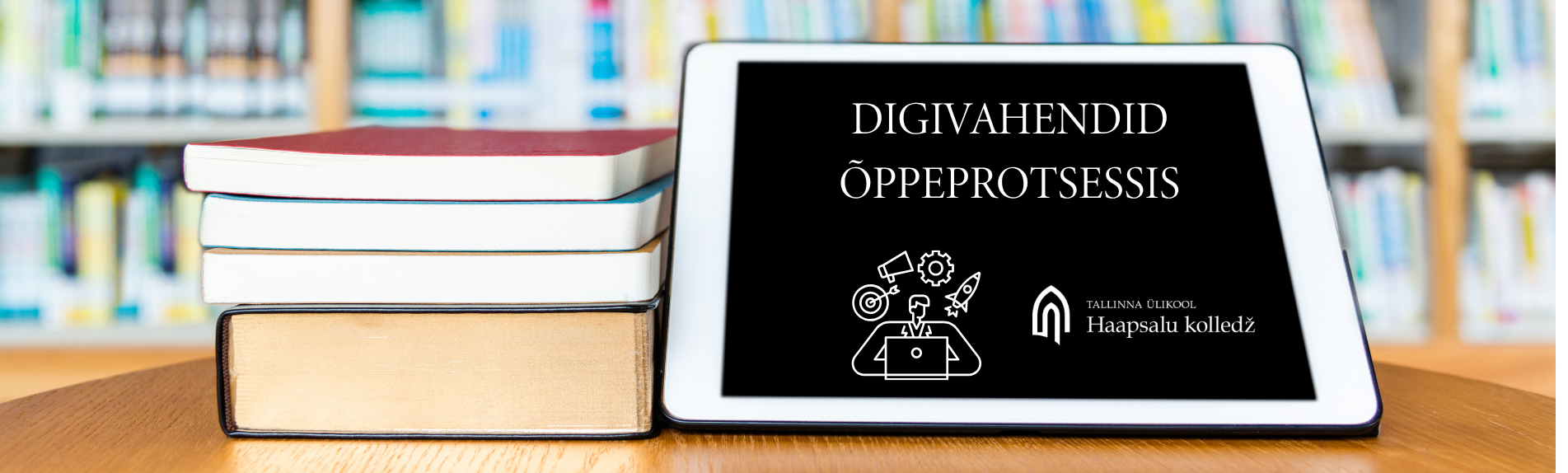 Laud, kus peal on raamatud ja nende kõrval nutiseade, mille peale on kirjutatud mikrokraadi pealkiri: Digivahendid õppeprotsessis ja Haapsalu kolledži logo. Taustal paistab raamaturiiul täis raamatuid.