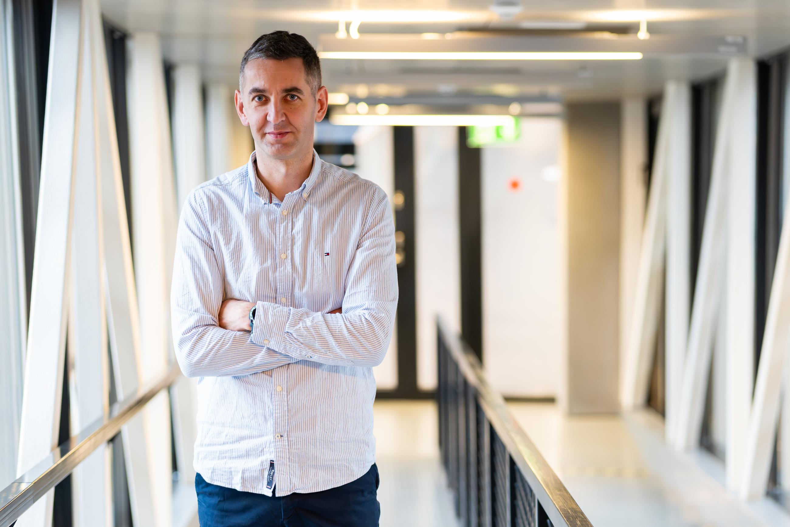 Mikola Misjuk akadeemiline vajadus viis jalgpallurite asümmeetria uurimiseni