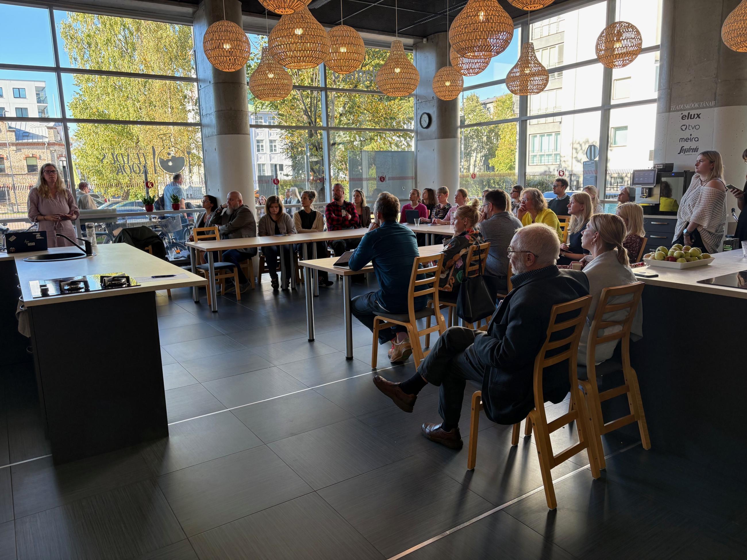 Kadri Aavik esinemas LTI kestlikul kellaneljateel