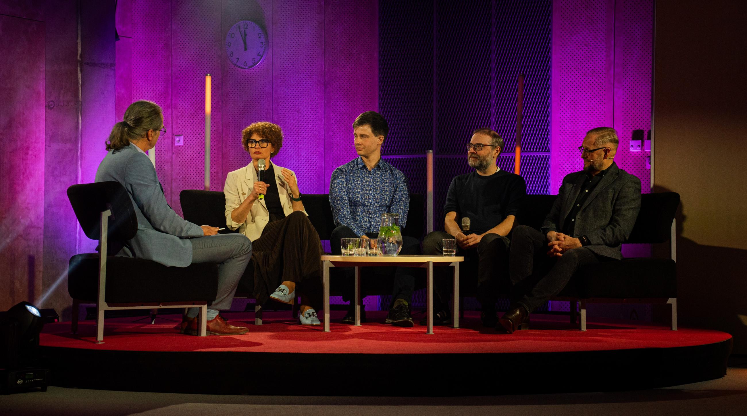 Panel discussion (Photo: Ere Viisitam)