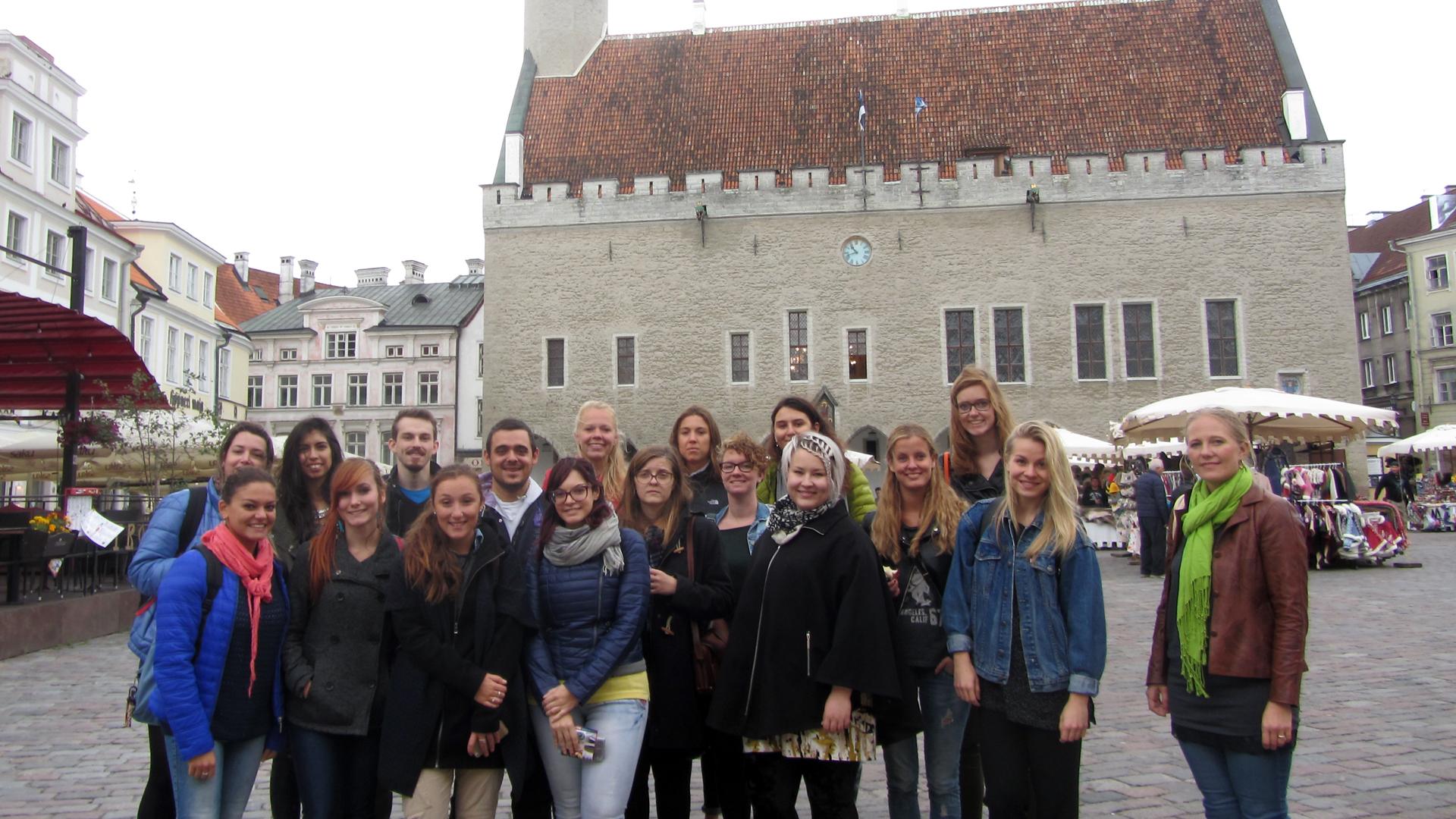Eurocampuse rühm Tallinna Raekoja platsil