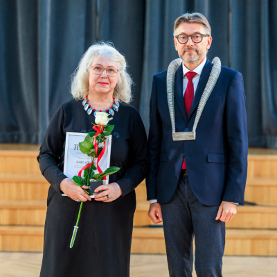 Marju Kõivupuu pälvis Tallinna Ülikooli teenetemärgi