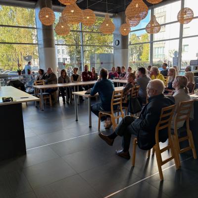 Kadri Aavik esinemas LTI kestlikul kellaneljateel
