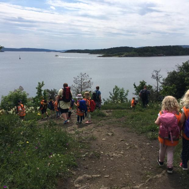 lasteaialapsed matkal