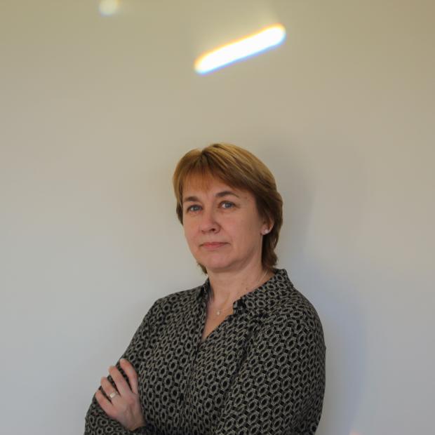 Liia Lauri seisab tahvli ees