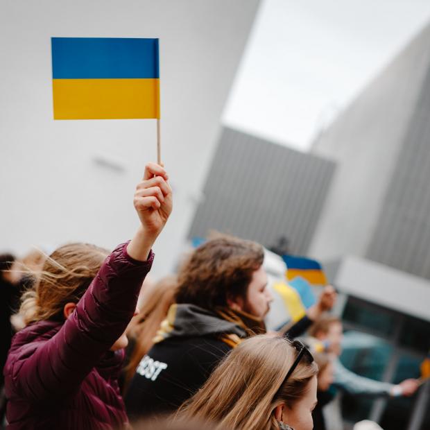 Person is holdin an Ukrainian flag