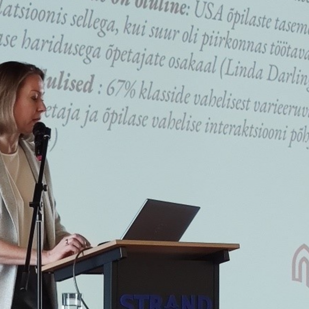 Katrin Poom-Valickis ettekannet pidamas