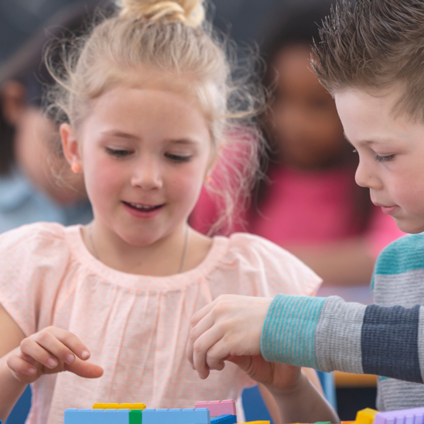 1. klassi lapsed õppimas