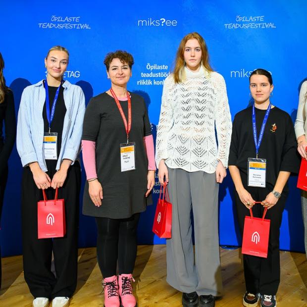 Fotol Tallinna Ülikooli eripreemiate saajad auhindamisel