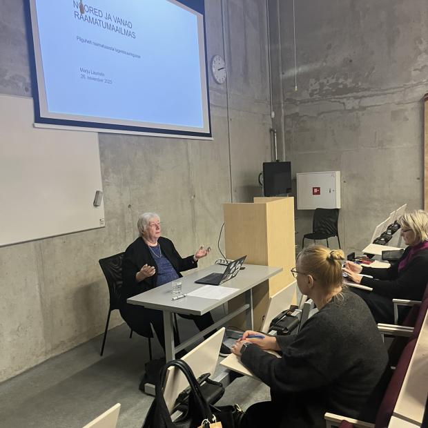 Marju Lauristin Tallinna Ülikoolis lugemisuuringut tutvustamas