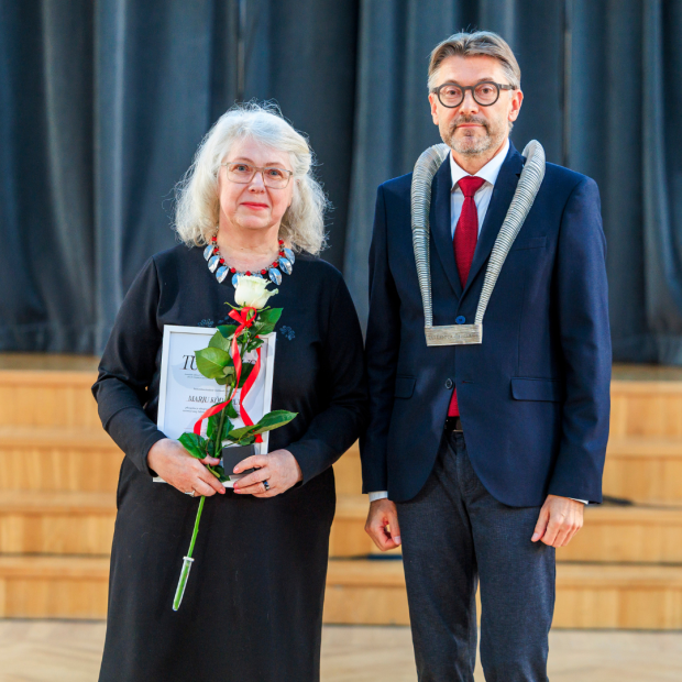 Marju Kõivupuu pälvis Tallinna Ülikooli teenetemärgi