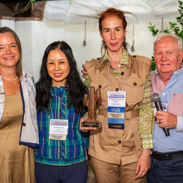 Professor Anastassia Zabrodskaja, professor Margaret Jane Pitts (Arizona Ülikool, konverentsi korraldaja), professor Yan Bing Zhang (Kansase Ülikool) ning kommunikatsiooni emeriitprofessor Howie Giles (California Ülikool Santa Barbaras)