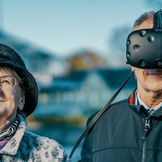 vanemaealised avastamas virtuaalreaalsus prille