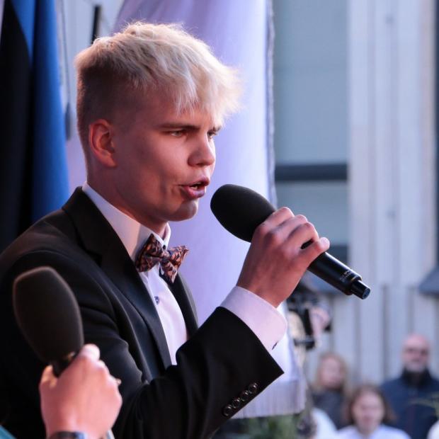 Roland Teeäär räpib