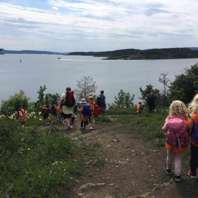 lasteaialapsed matkal