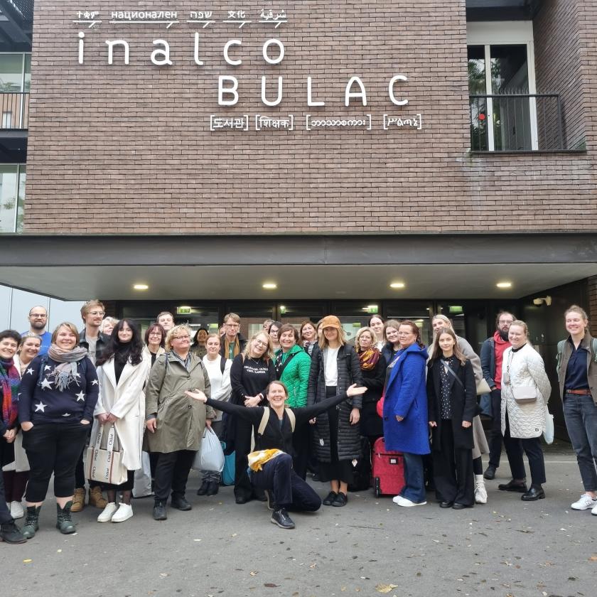 Õppejõud ja tudengid INALCO ees