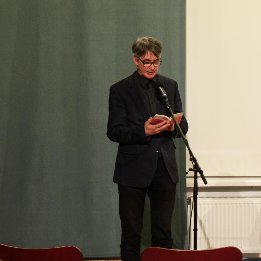 Ülar Ploom tühjas saalis