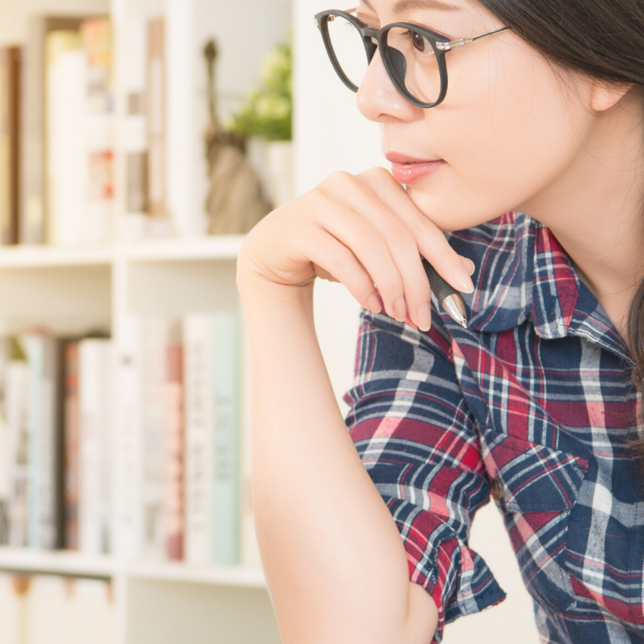 woman working at the desk